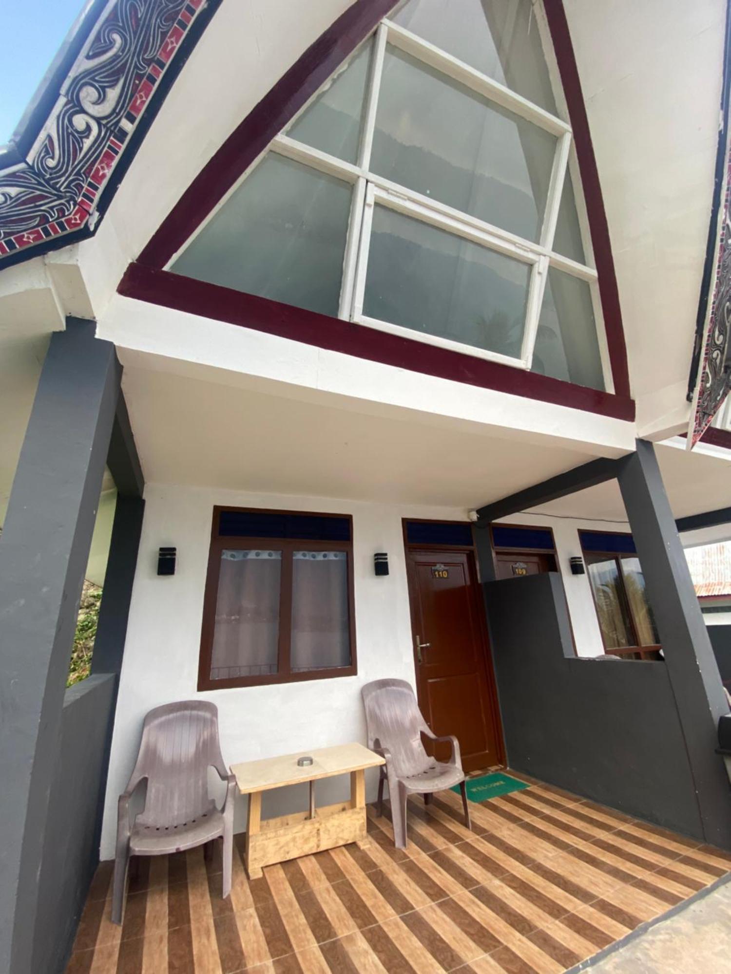Vandu'S View Guest House & Restaurant Tuktuk Siadong Exterior foto