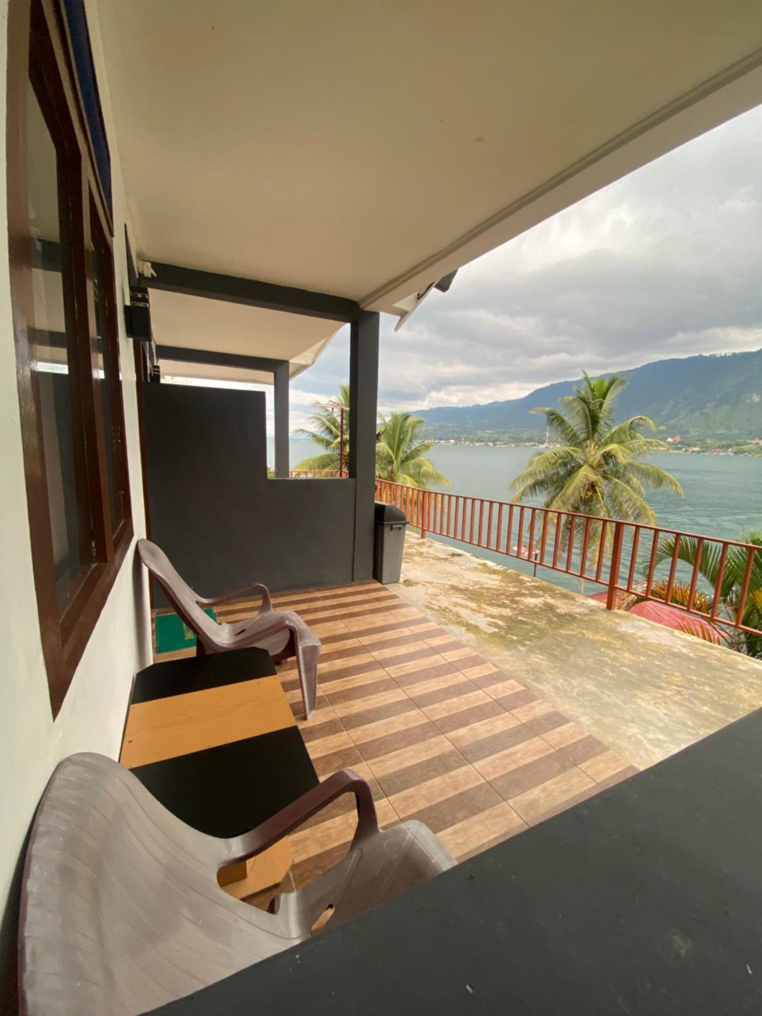 Vandu'S View Guest House & Restaurant Tuktuk Siadong Exterior foto