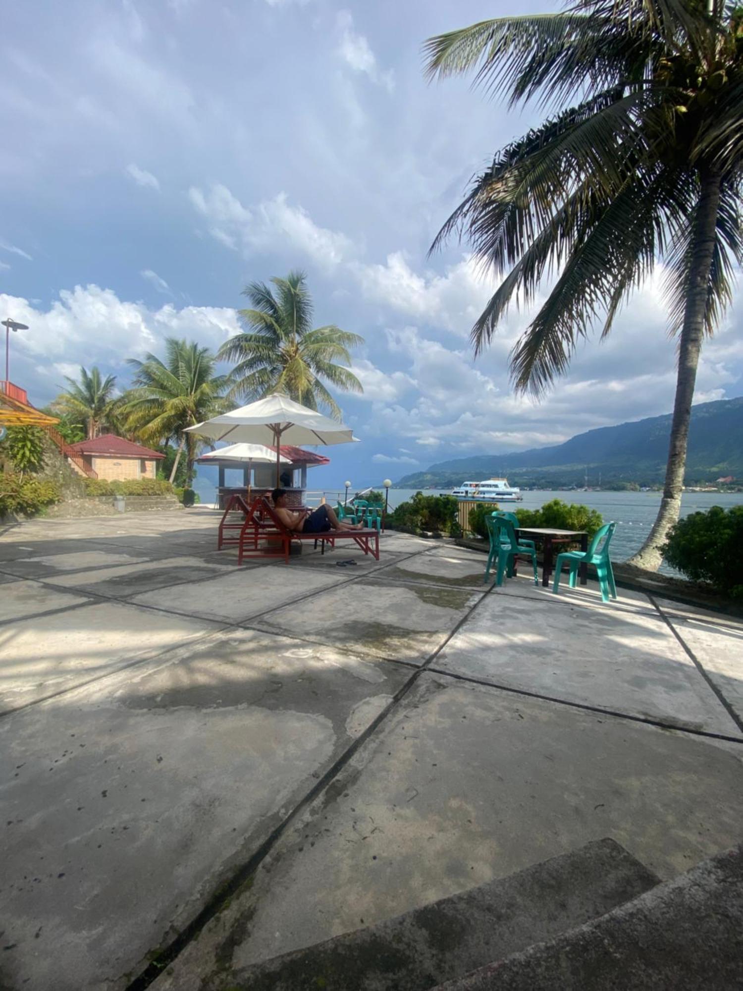 Vandu'S View Guest House & Restaurant Tuktuk Siadong Exterior foto