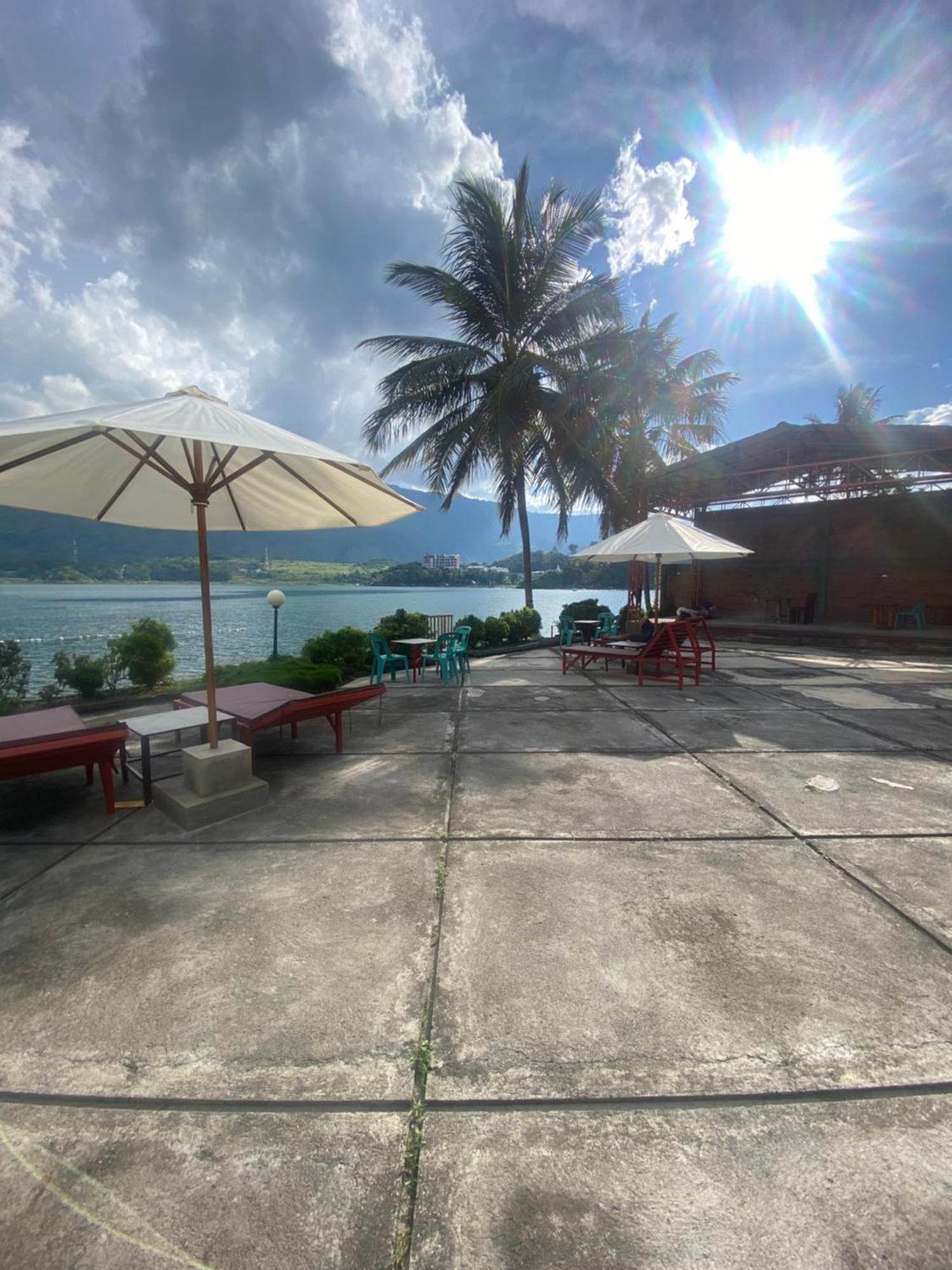 Vandu'S View Guest House & Restaurant Tuktuk Siadong Exterior foto