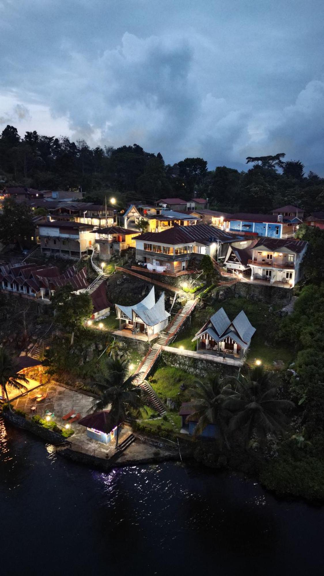 Vandu'S View Guest House & Restaurant Tuktuk Siadong Exterior foto