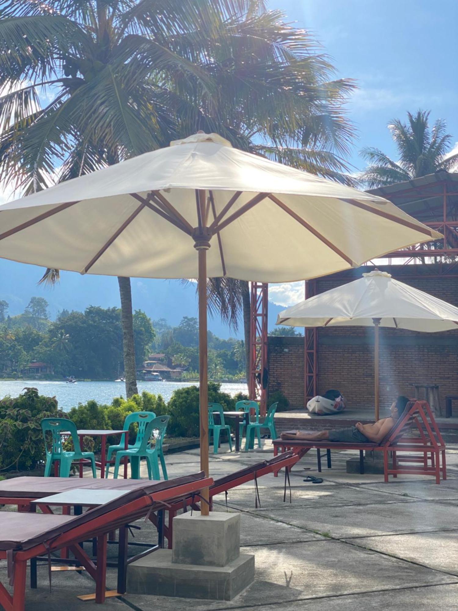 Vandu'S View Guest House & Restaurant Tuktuk Siadong Exterior foto