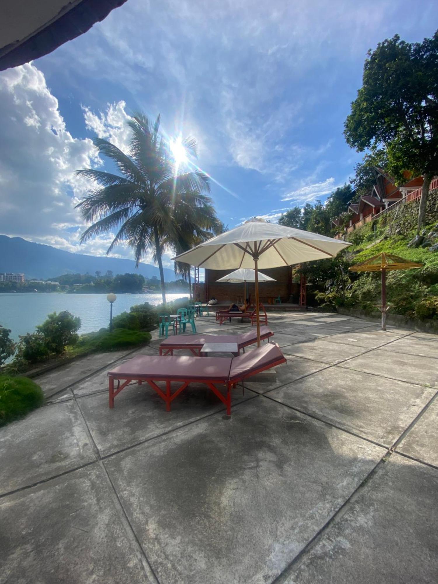 Vandu'S View Guest House & Restaurant Tuktuk Siadong Exterior foto
