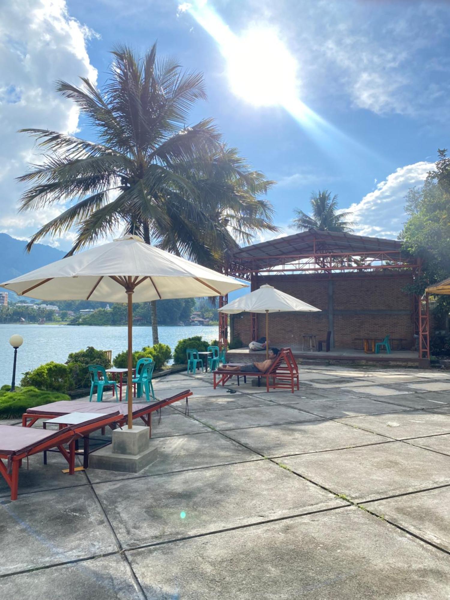 Vandu'S View Guest House & Restaurant Tuktuk Siadong Exterior foto