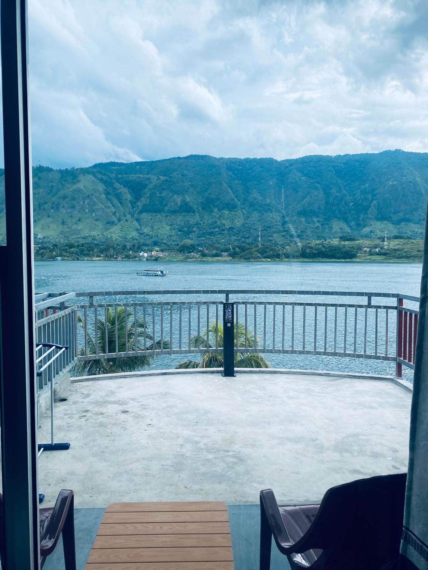Vandu'S View Guest House & Restaurant Tuktuk Siadong Exterior foto