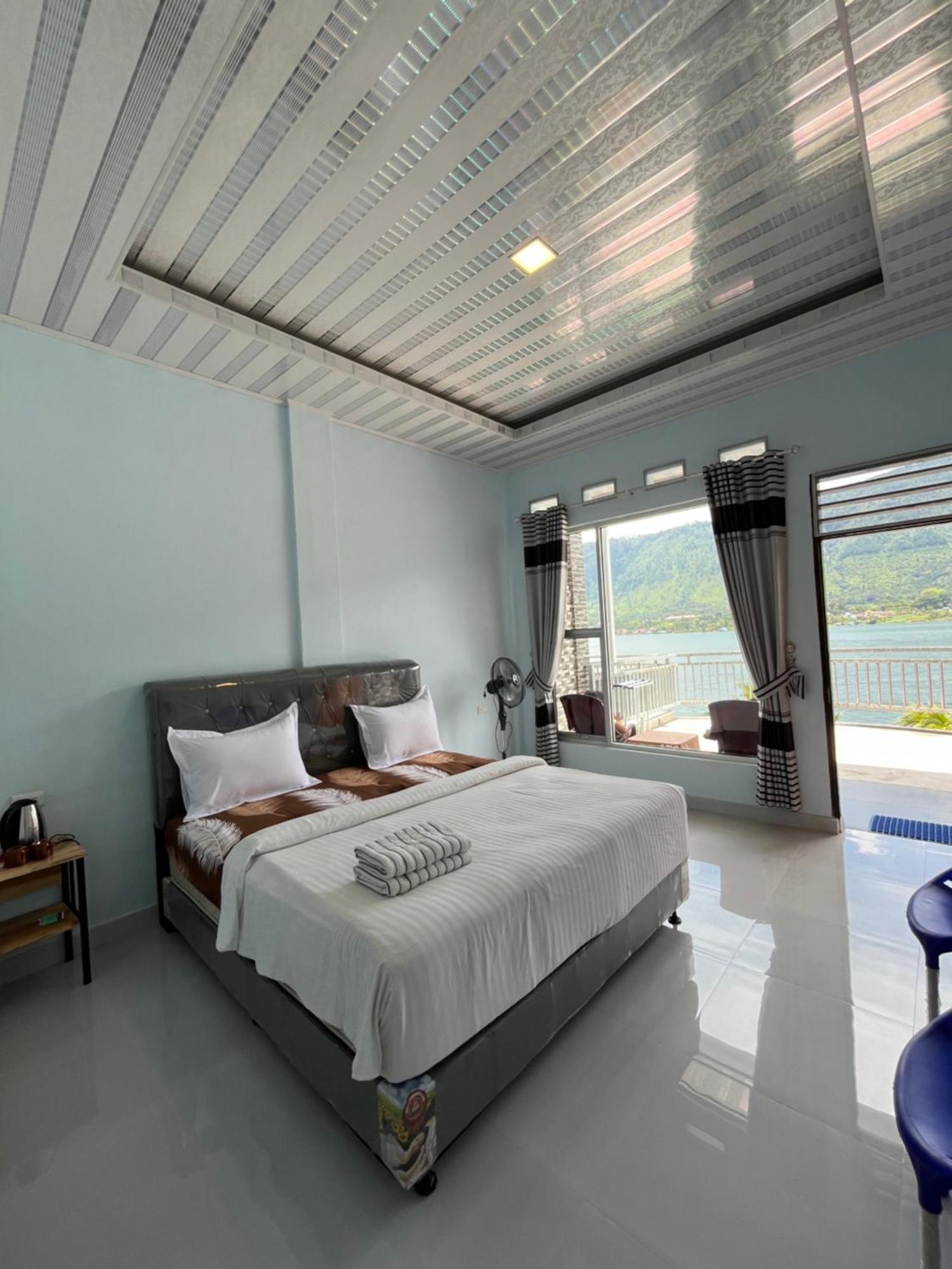 Vandu'S View Guest House & Restaurant Tuktuk Siadong Exterior foto