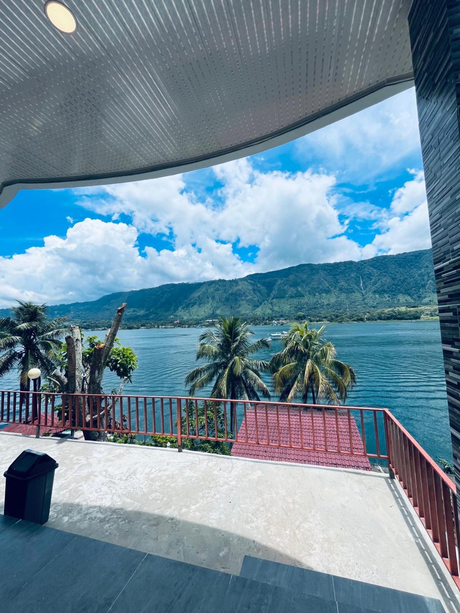 Vandu'S View Guest House & Restaurant Tuktuk Siadong Exterior foto